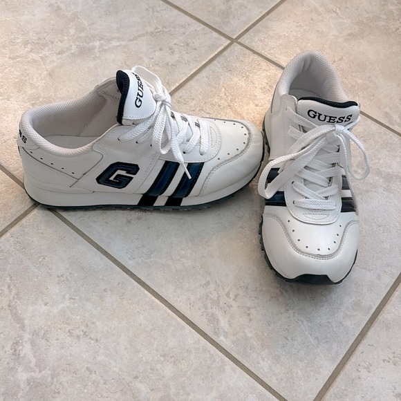 Vintage 90’s Guess White Leather Sneakers - Picture 1 of 5